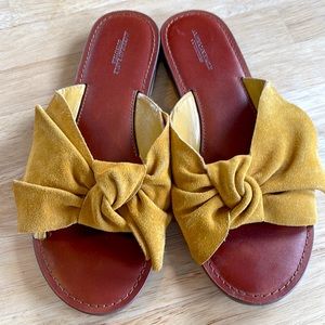 American Eagle Outfitters Mustard and Brown Sandals